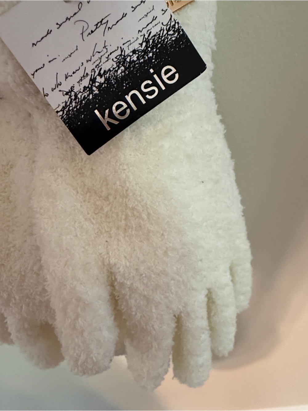 Kensie Cream Plush Fuzzy Gloves NWT